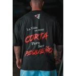 CAMISETA OVERSIZE "LA VIDA ES MUY CORTA PARA SER PEQUEÑO" NEGRA