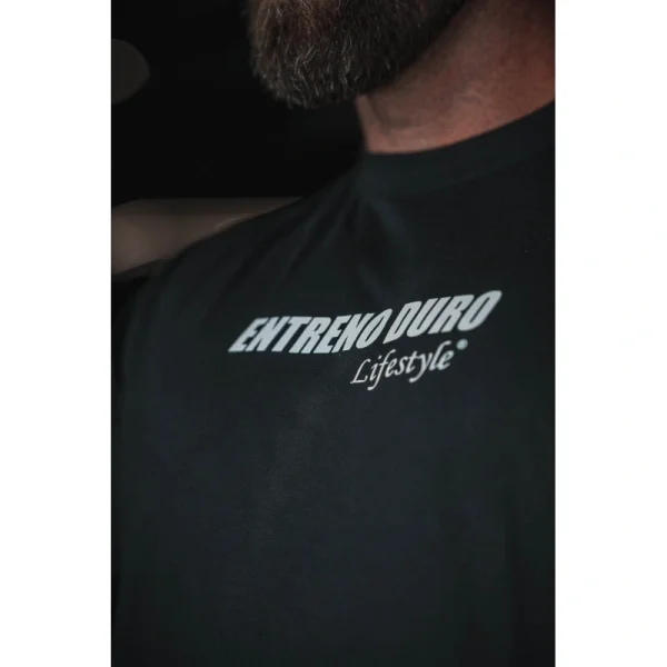 CAMISETA OVERSIZE "LA VIDA ES MUY CORTA PARA SER PEQUEÑO" NEGRA