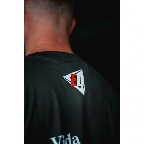 CAMISETA OVERSIZE "LA VIDA ES MUY CORTA PARA SER PEQUEÑO" NEGRA