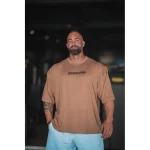 CAMISETA OVERSIZE "LA VIDA ES MUY CORTA PARA SER PEQUEÑO" TAUPE